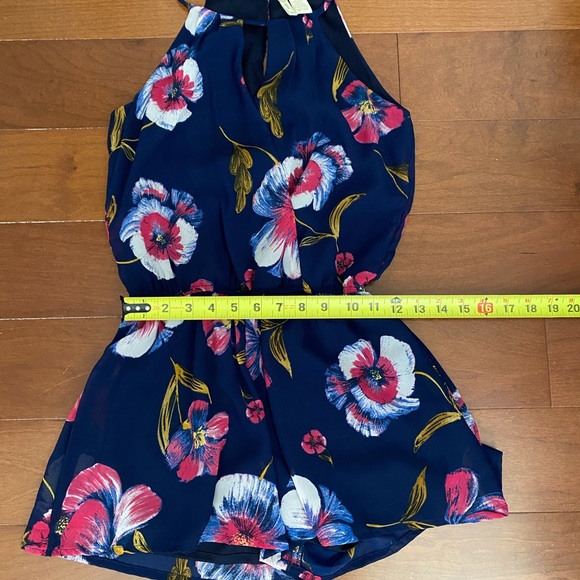 Japna XS floral printed romper EUC - Picture 5 of 6